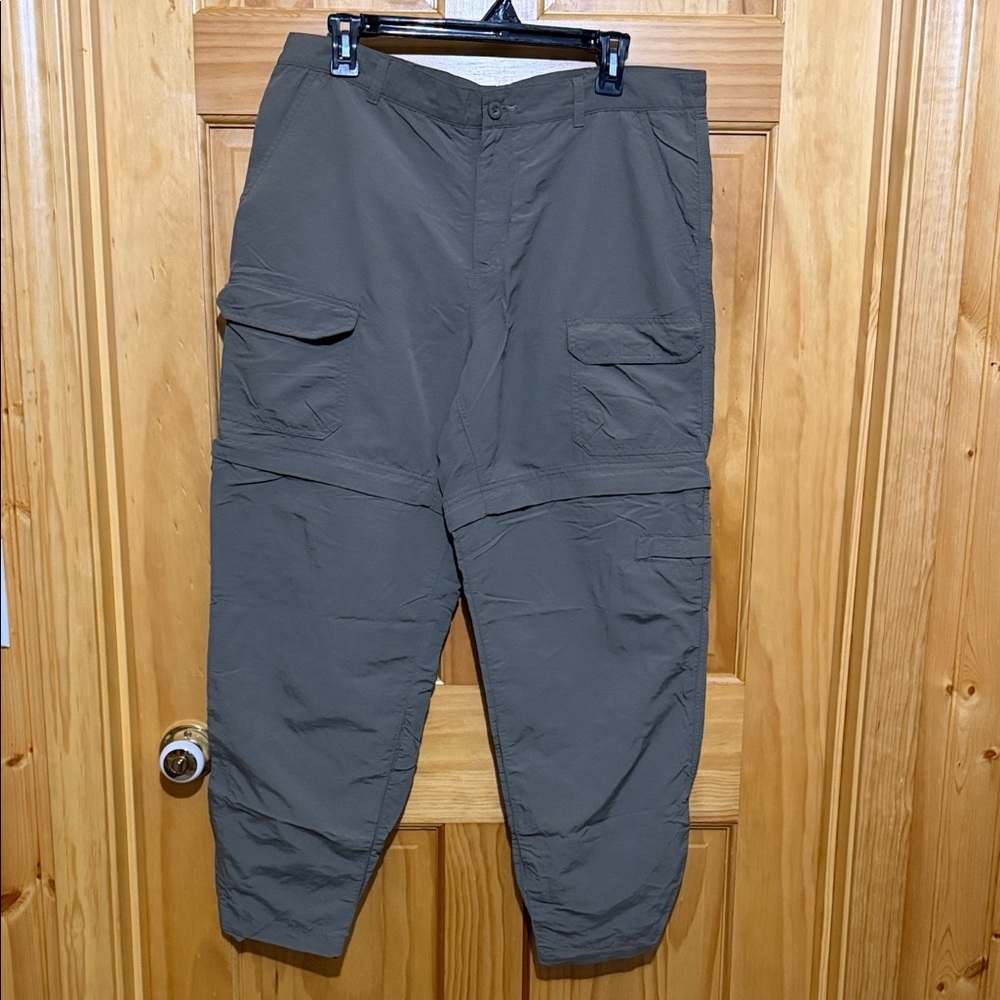 Royal Robbins Woman’s Zip & Go Convertible Cargo Pants, Olive Green, Size 12.